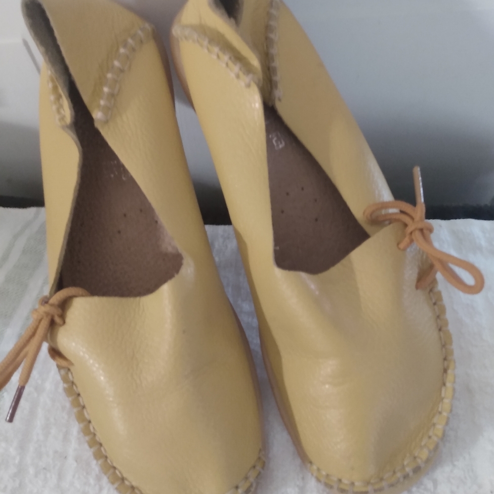 Shoes - Picture 2 of 3